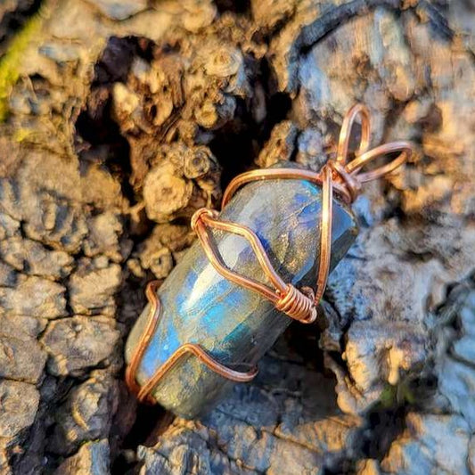 Pendentif Labradorite bleue cuivre carré, anti-ternissement