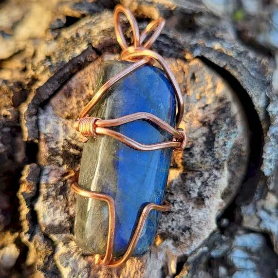 Pendentif Labradorite bleue cuivre carré, anti-ternissement